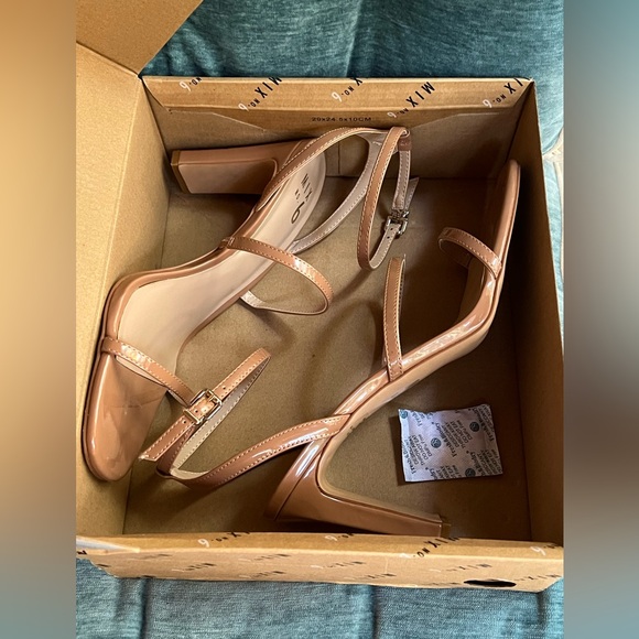 Mix No. 6 Aliciana Honey 🍯 Patent Leather Strappy Heel Sandal. Size 11. - Picture 8 of 8